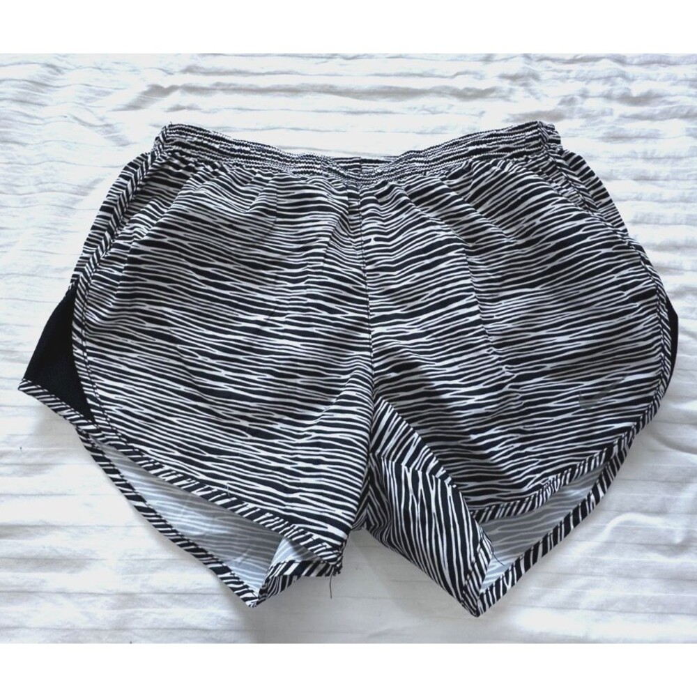 NIKE WOMENS ATHLETIC SHORTS SIZE XS
